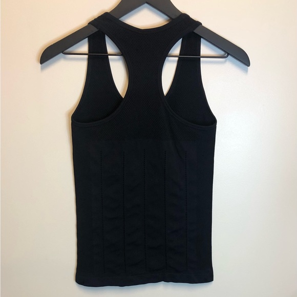 NWT Fabletics Delta Razorback Tank - Picture 4 of 6